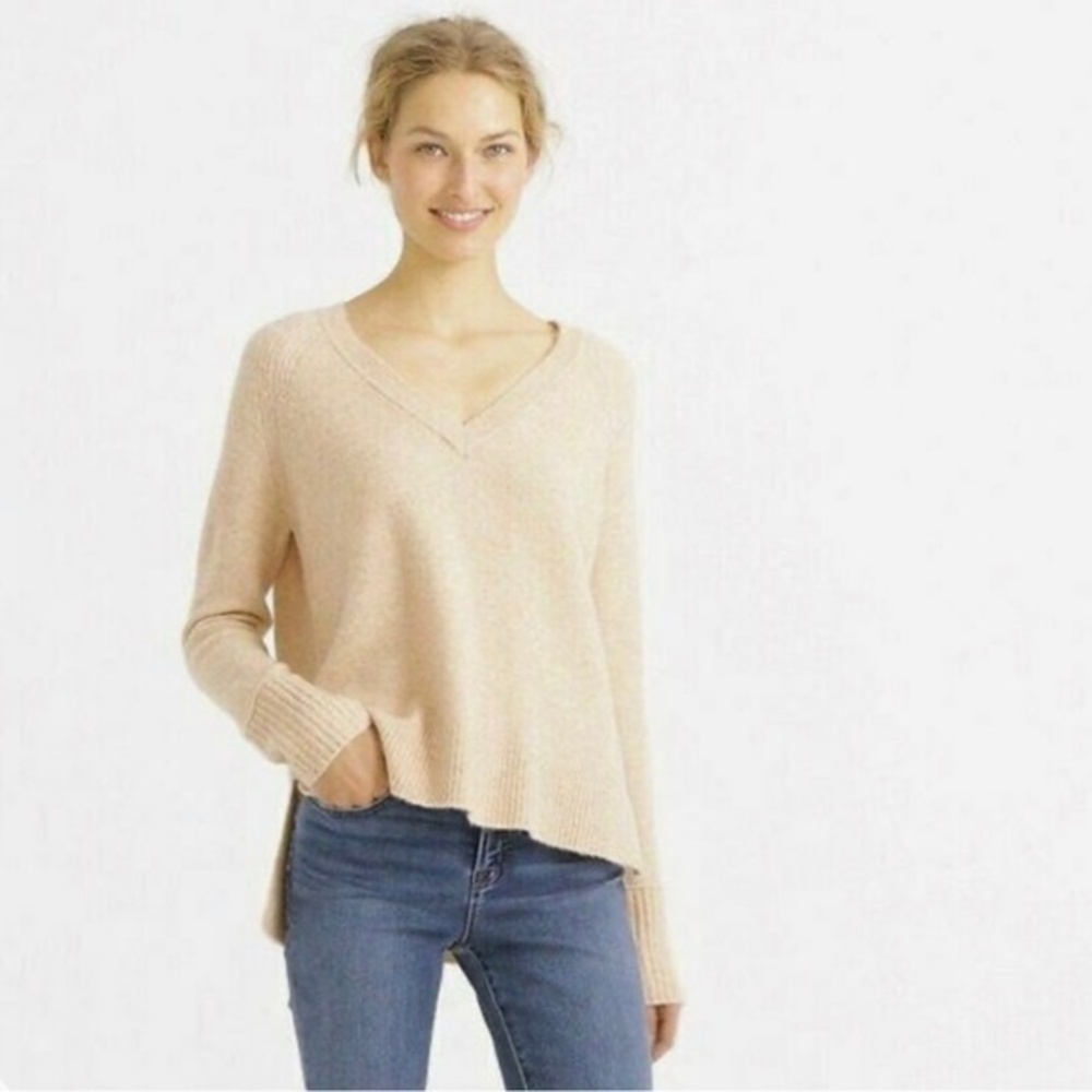 J.Crew Long Sleeve vneck heathered oatmeal sweater size medium